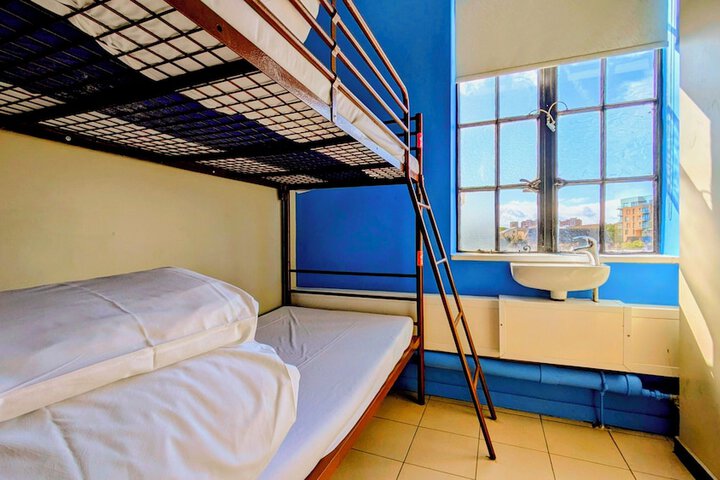 Room 37 of 98