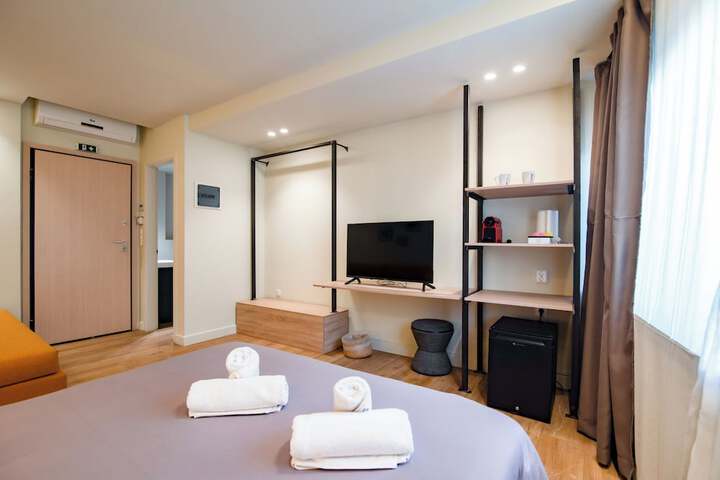 Room 42 of 151