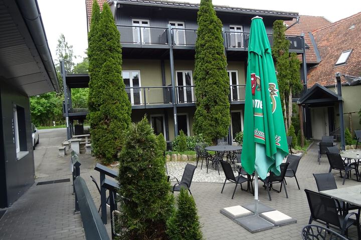 Hotel Exterior 393 of 442