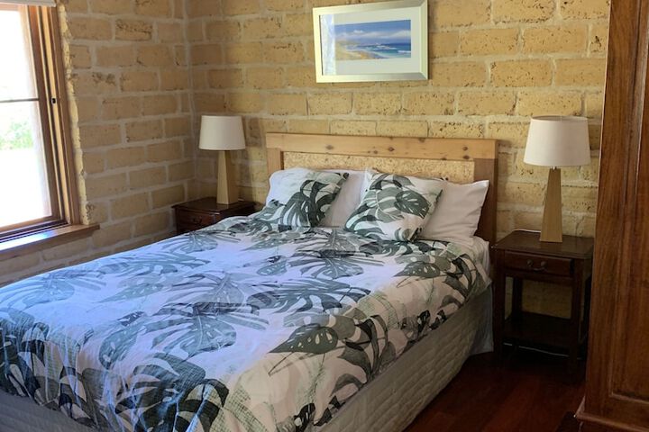 Room 3 of 93