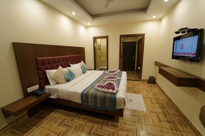 Room 10 of 31