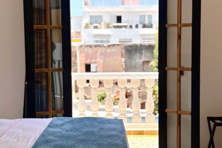 Room 9 of 26