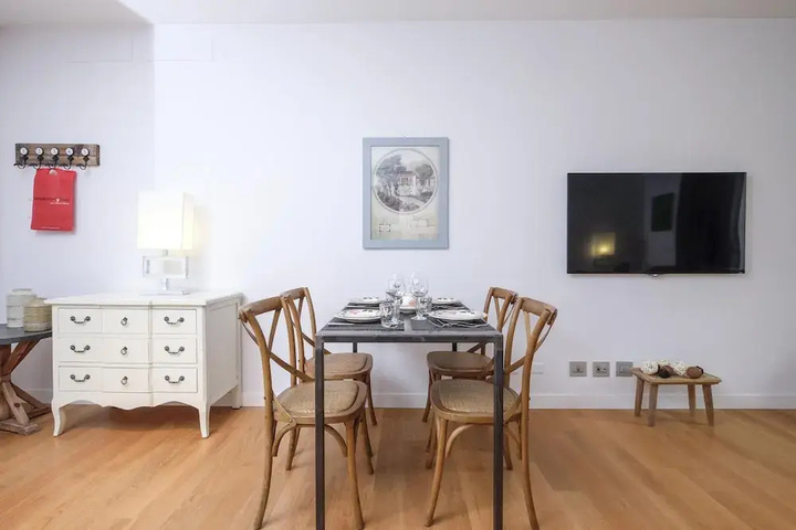 Room 2 of 20