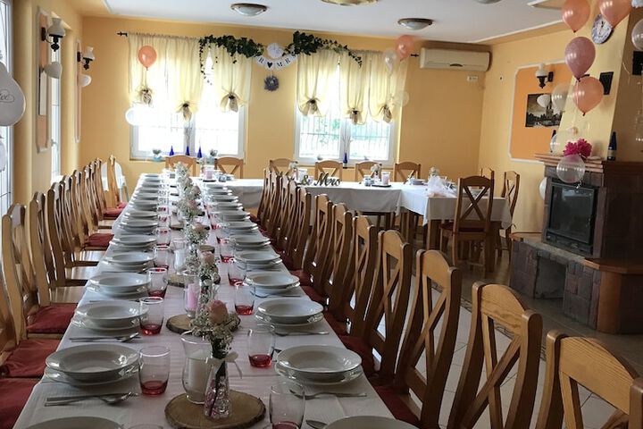 Dining 4 of 19