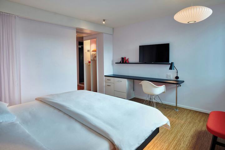 Room 8 of 26