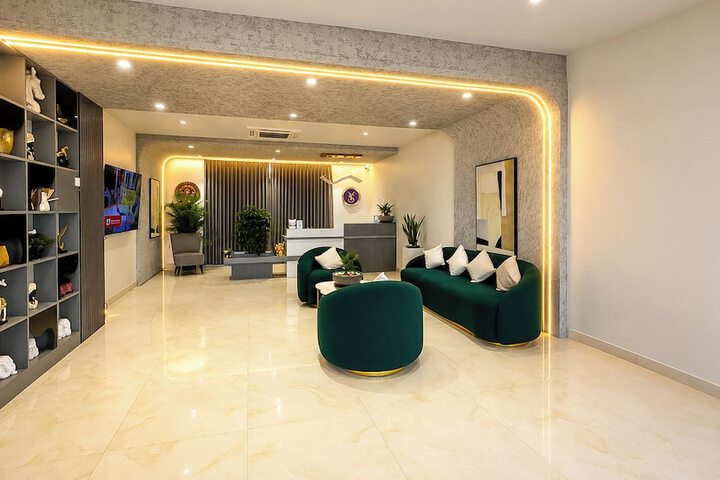 Hotel Interior 4 of 117