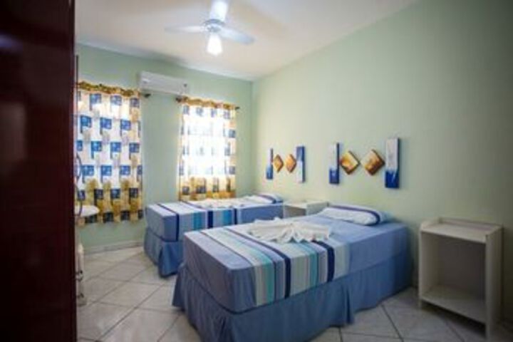 Room 5 of 9