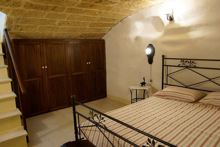 Room 3 of 10
