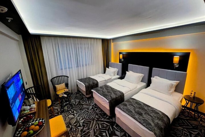 Room 33 of 47