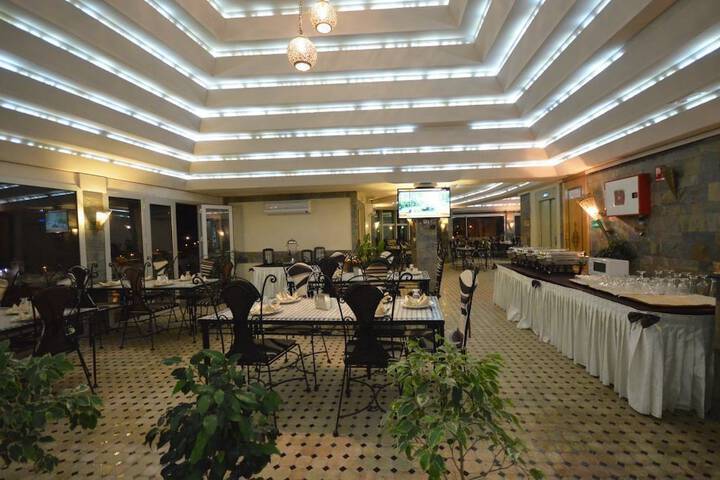 Dining 43 of 45