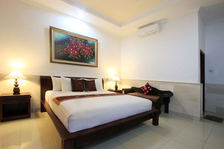 Room 33 of 213