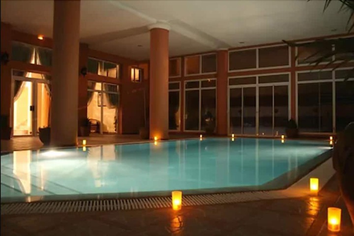 Hotel Pool