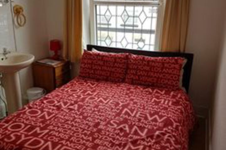 Room 9 of 17