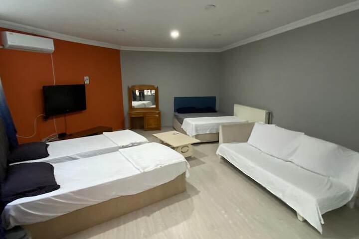 Room 13 of 24