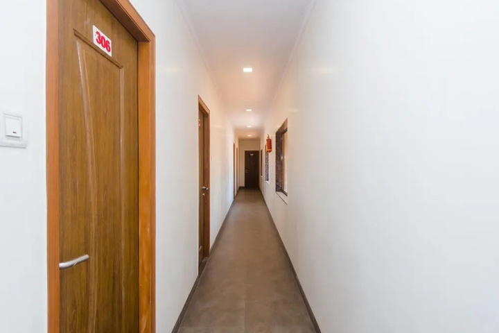 Room 9 of 13