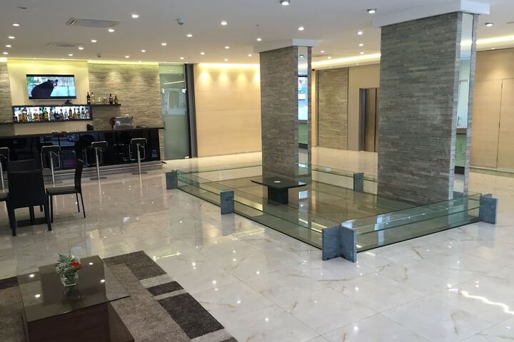Entrance & Lobby