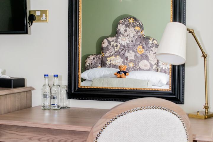 Room 3 of 76