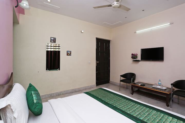 Room 14 of 16