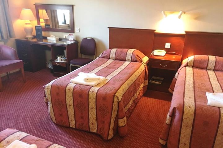 Room 24 of 118
