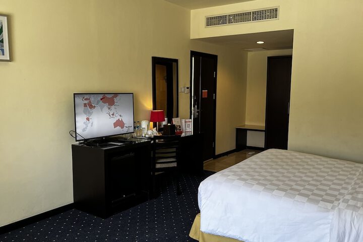 Room 13 of 82