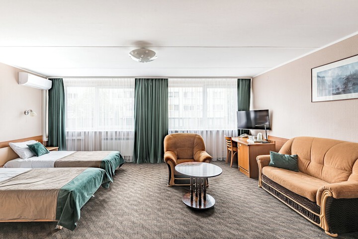 Room 33 of 77