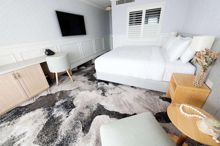 Room 28 of 83