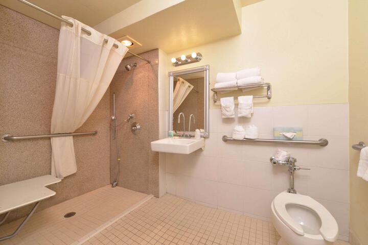 Quadruple with Double Bed (10 of 12)