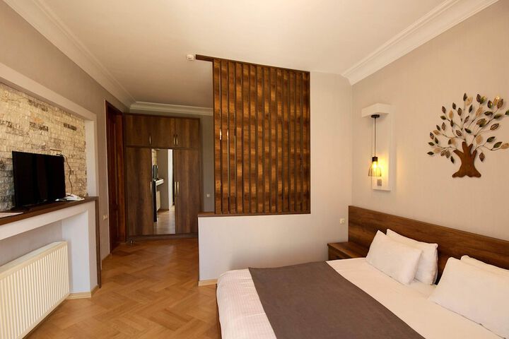 Room 16 of 46