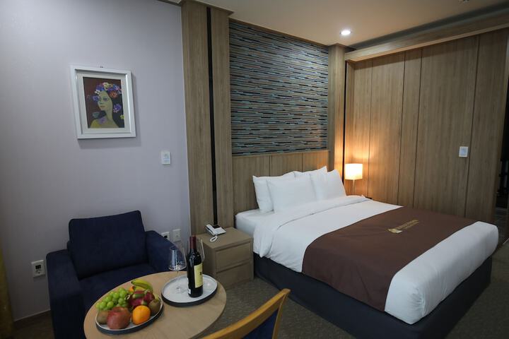 Room 10 of 37
