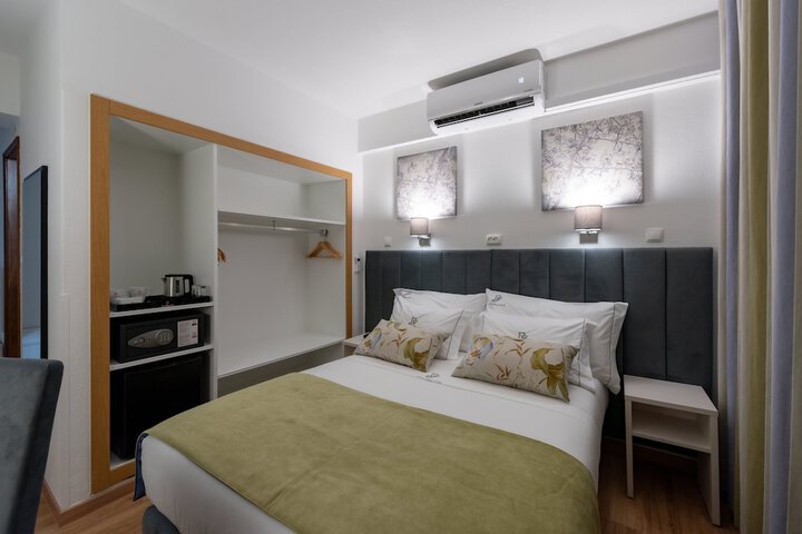 Room 53 of 79
