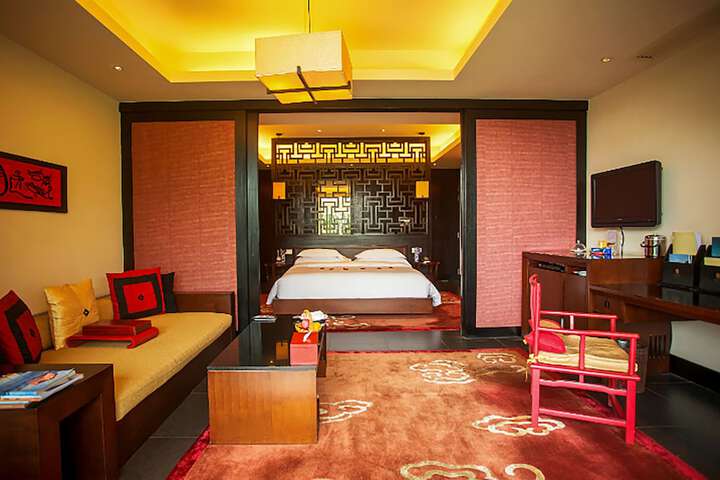 Room 33 of 187