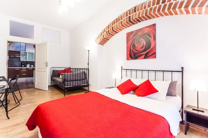 Room 4 of 9