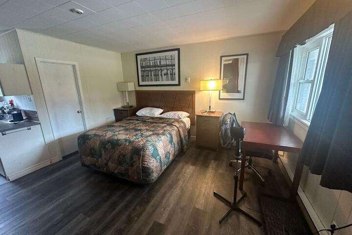 Room 10 of 42