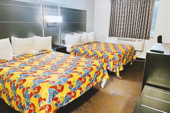 Quadruple Queen Bed (4 of 6)