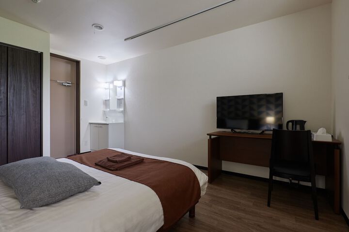 Room 9 of 79