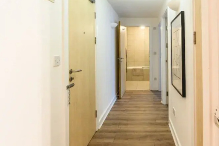 Room 7 of 8