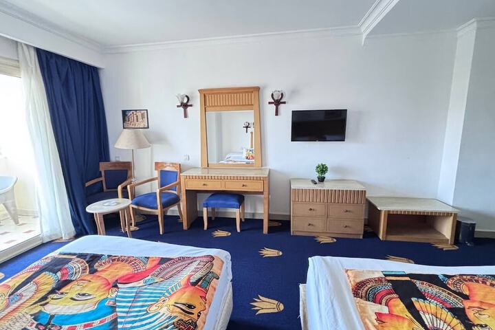 Room 42 of 117