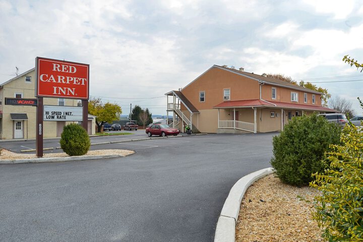 Exterior of Red Carpet Inn Ronks