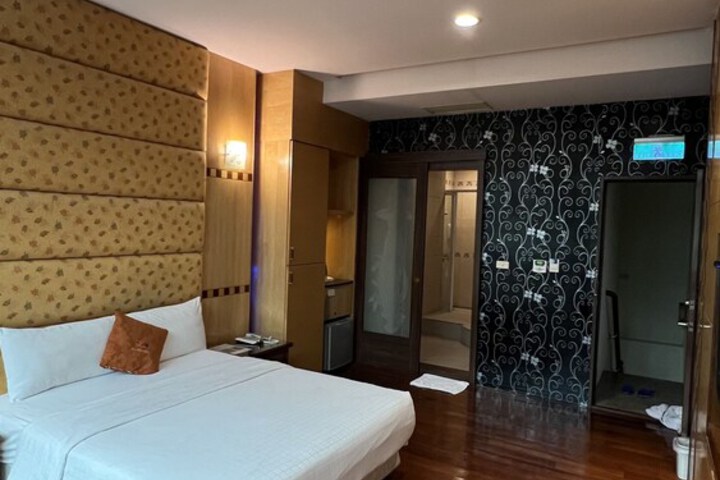 Room 10 of 79