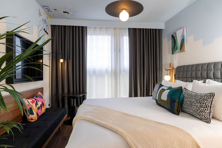 Room 8 of 62