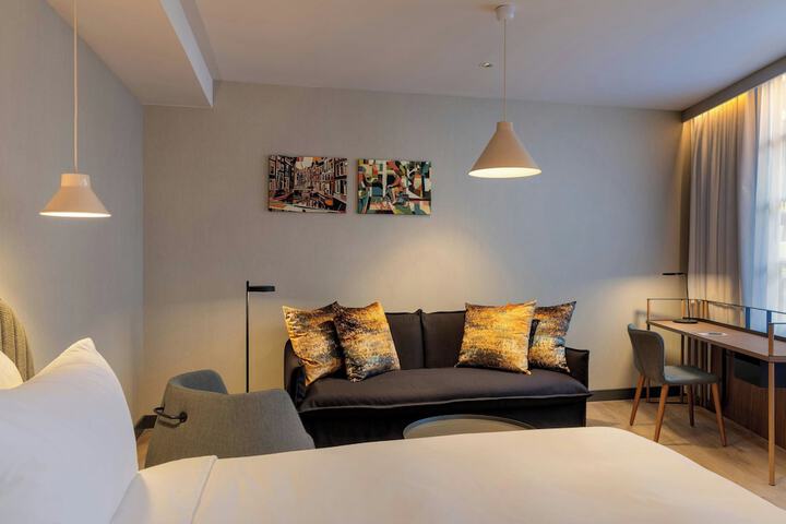 Room 90 of 219