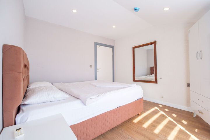 Room 5 of 38