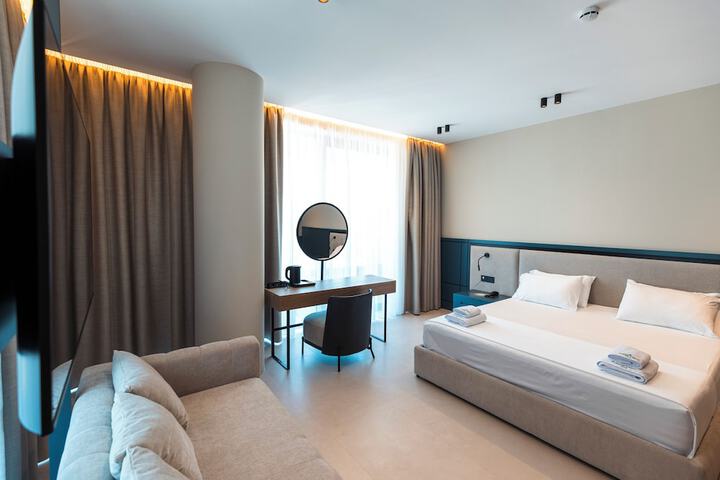Room 5 of 62