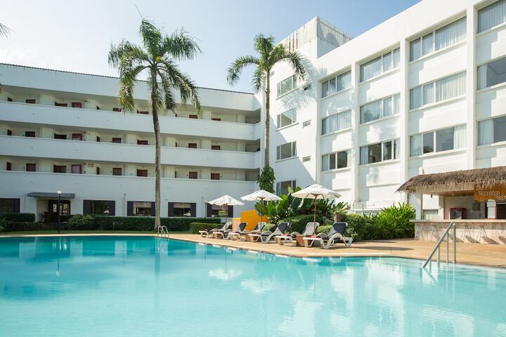 Hotel Pool