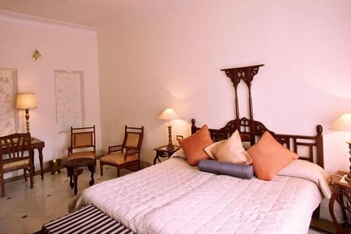 Room 10 of 29
