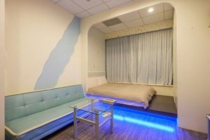 Room 6 of 24