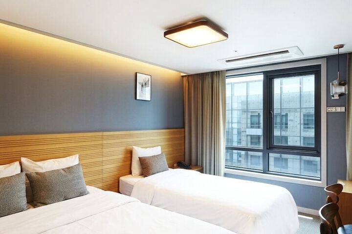 Room 33 of 62