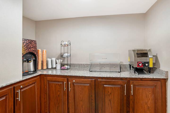 Breakfast/Coffee Service 35 of 39