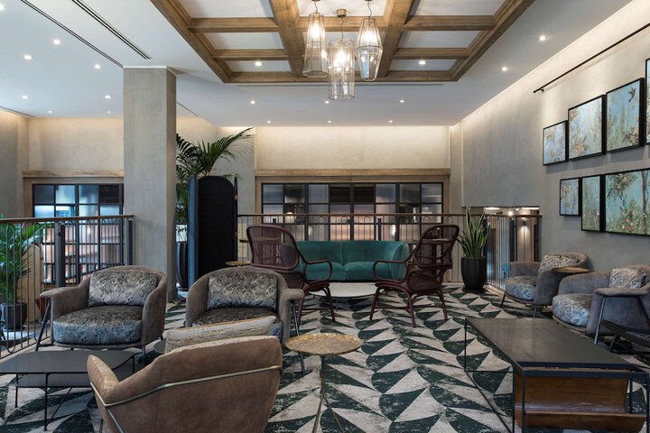 Entrance & Lobby