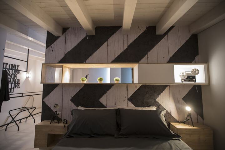 Room 32 of 48